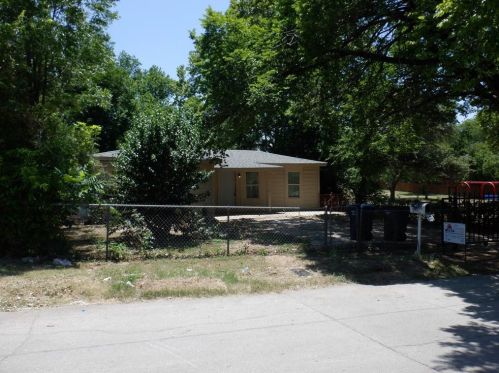3236 Hanger Ave, Fort Worth, TX 76105-3328