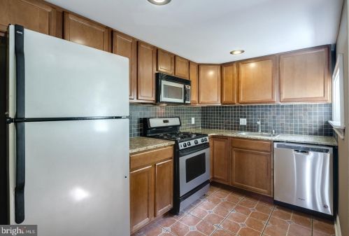 1928 Manton St, Philadelphia, PA 19146-2925