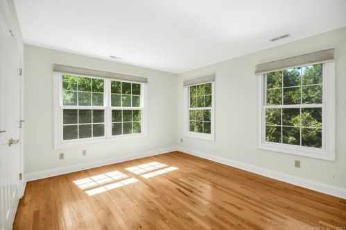 5 Christopher Ln, Norwalk CT  06851-3325 exterior