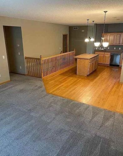 855 Regent Dr, Prior Lake, MN 55379-8207