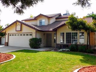 96 Cypress Ave, Clovis, CA 93611-0645