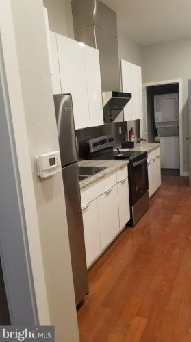 132 3rd St, Philadelphia, PA 19106-1814