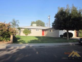 717 Trenton St, Delano, CA 93215-3128