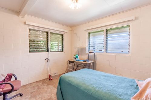 1607 Machado St, Honolulu HI  96819-3728 exterior