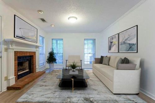 827 Mountain View Dr, Stone Mountain, GA 30083-3549