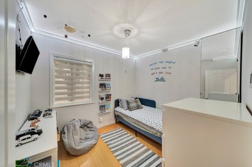 3719 Fairesta St, Glendale CA 91214-1718 exterior