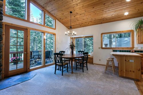 13552 Pathway Ave, Truckee CA  96161-6219 exterior