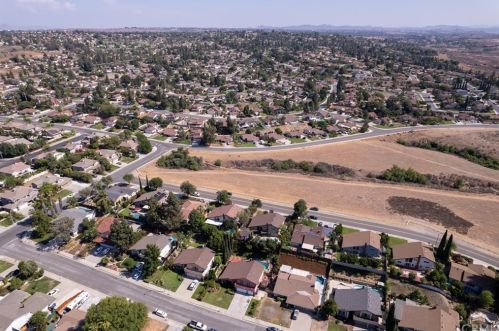 1330 Parkside Dr, Riverside CA  92506-4720 exterior