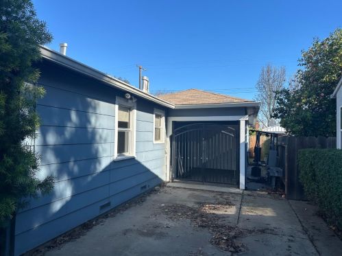 748 Pleasant Ave, Lodi, CA 95240-1126