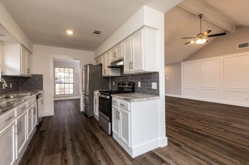 7621 Pear Tree Ln, Fort Worth TX  76133-7462 exterior