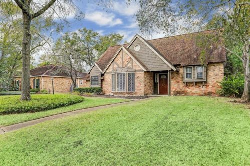 4107 Elderwood Dr, Taylor Lake Village, TX 77586-5004