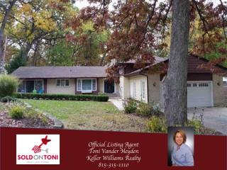 1604 Maplewood Dr, Rockford, IL 61107-1877
