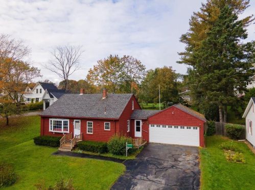 56 Fluker St, Thomaston, ME 04861-3450