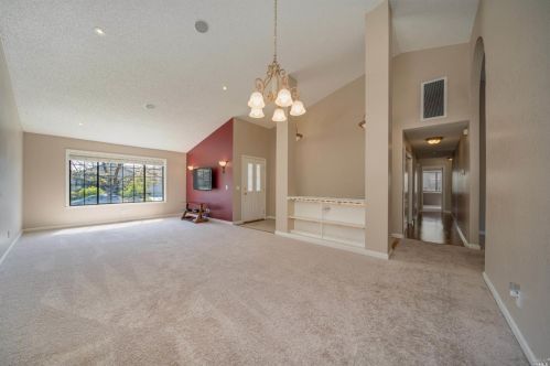 105 Beatrice Ct, Windsor, CA 95492-8895