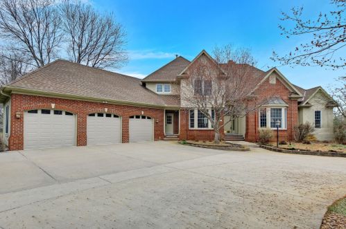 2 Brainard Way, Saint Paul, MN 55127-2042