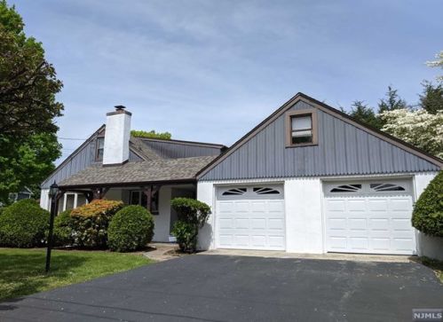 33 Meadow Ave, Mahwah, NJ 07430-1151