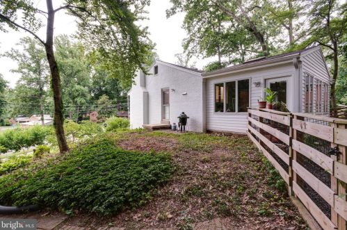 5623 Queensberry Ave, Springfield VA  22151-2711 exterior