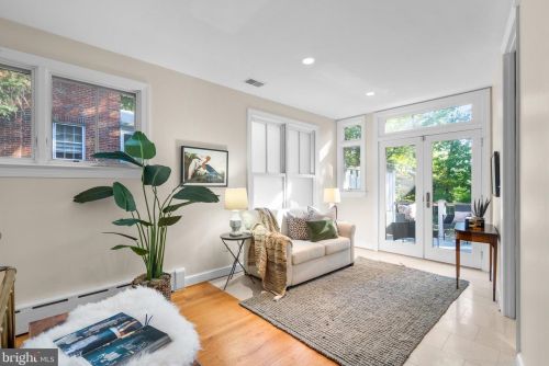 1118 Dl Dr, Silver Spring MD 20910-1601 exterior