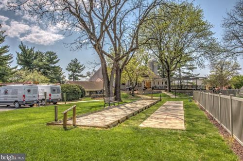 189 Valleybrook Dr, Lancaster PA  17601-4620 exterior