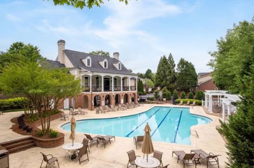 4810 Ivy Ridge Dr, Atlanta GA  30339-1360 exterior