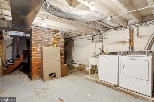 900 5th St, Philadelphia PA 19123-1455 exterior