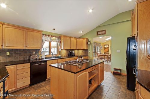 278 Edgebrook Rd, Trenton NJ 08691-3732 exterior