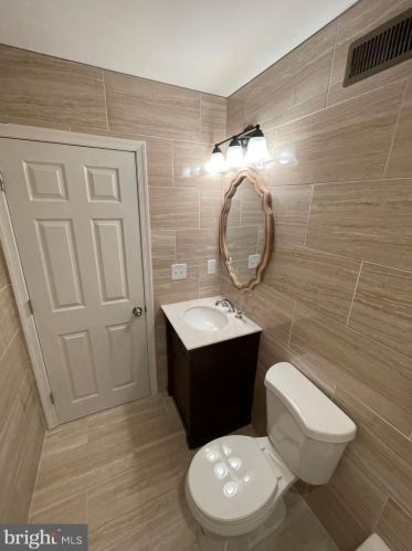 5732 16th St, Philadelphia PA  19141-1702 exterior