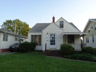 7711 Ridgefield Ave, Cleveland, OH 44129-2512