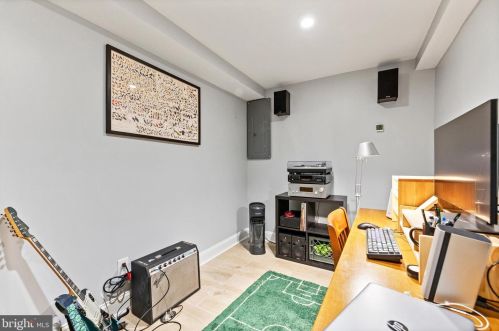 9905 Markham St, Silver Spring MD 20901-2233 exterior