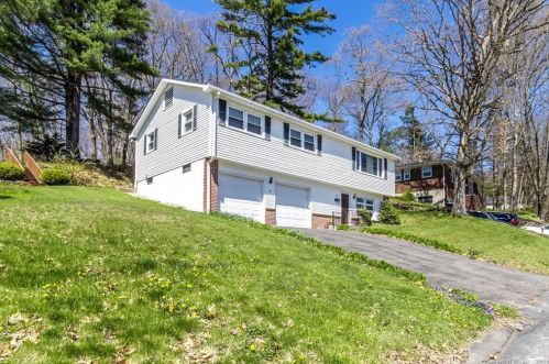 81 Robinwood Rd, Waterbury, CT 06708-2407