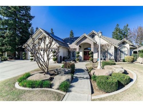 553 Cromwell Ave, Clovis, CA 93611-6779