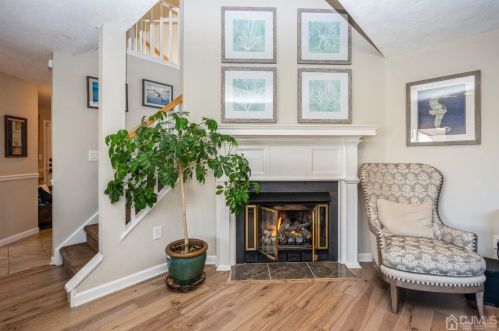 3 Oxford Ln, Middletown, NJ 07748-3535