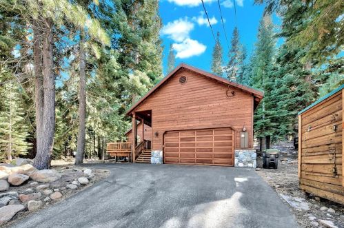 13881 Hansel Ave, Truckee, CA 96161-6245