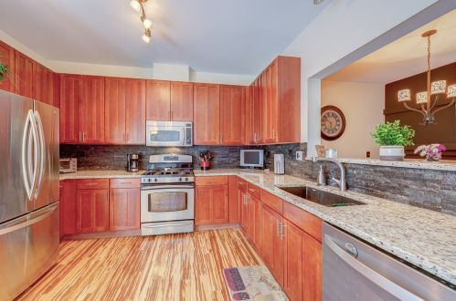 813 Pheasant Trl, Saint Charles, IL 60174-8802