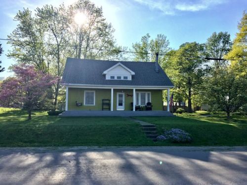 413 Elm St, Tallula, IL 62688-9772