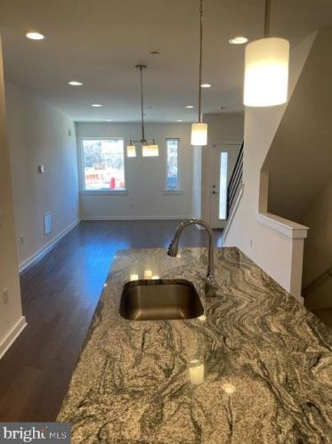 1624 5th St, Philadelphia PA  19148-1241 exterior