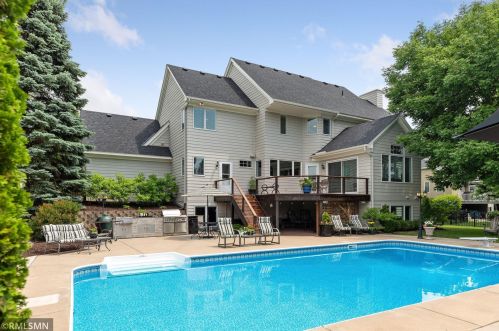 3528 Crestmoor Dr, Saint Paul MN  55125-5028 exterior