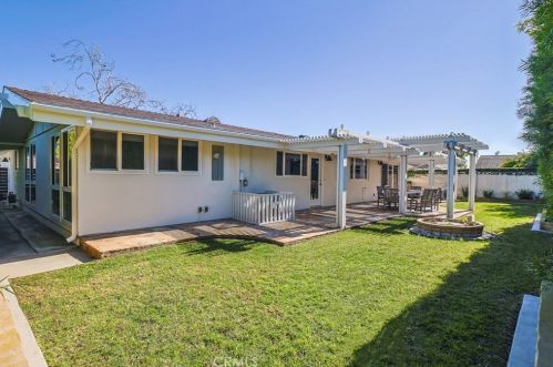 11631 Davenport Rd, Los Alamitos CA  90720-3833 exterior