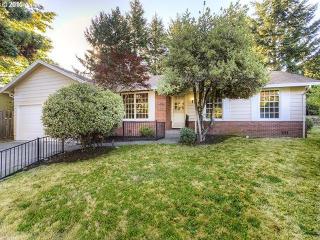 13770 Fairview Ct, Portland, OR 97223-2820