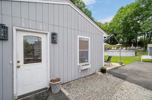 2071 New London Tpke, Coventry, RI 02816-4100