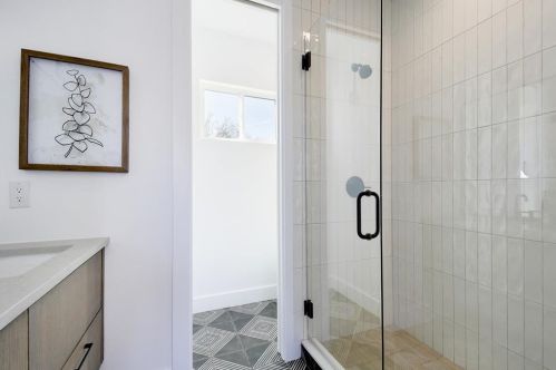 4907 Delores Ave, Austin TX  78721-2107 exterior