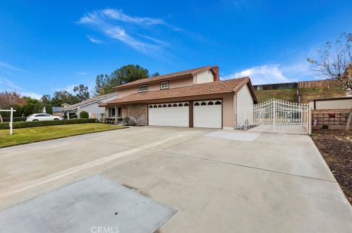6246 Promontory Ln, Riverside, CA 92506-3728