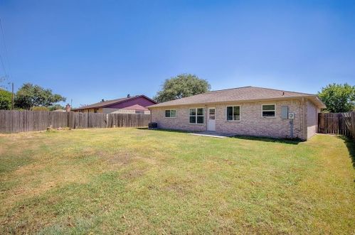 2212 Mockingbird Ln, Morgans Point TX 77571-2542 exterior