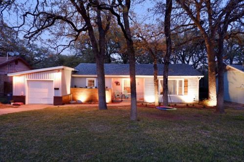 2213 Tierney Rd, Fort Worth, TX 76112-3843