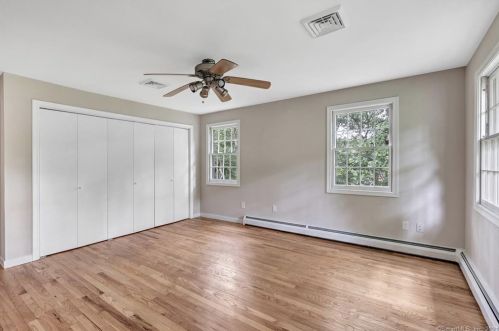 8 Captains Watch, Huntington CT  06484-5914 exterior