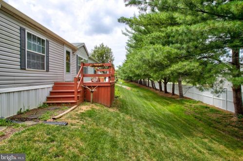208 Bent Pine Ct, Lancaster PA  17603-2180 exterior