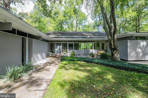 24 Brookstone Dr, Princeton, NJ 08540-2402
