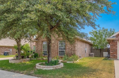 5708 Table Rock Dr, Fort Worth TX  76131-2040 exterior