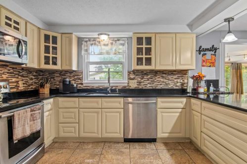 19 Worthley Hill Rd, Goffstown, NH 03045-2186