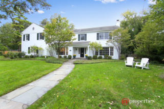 190 Birch St, Northfield, IL 60093-3858